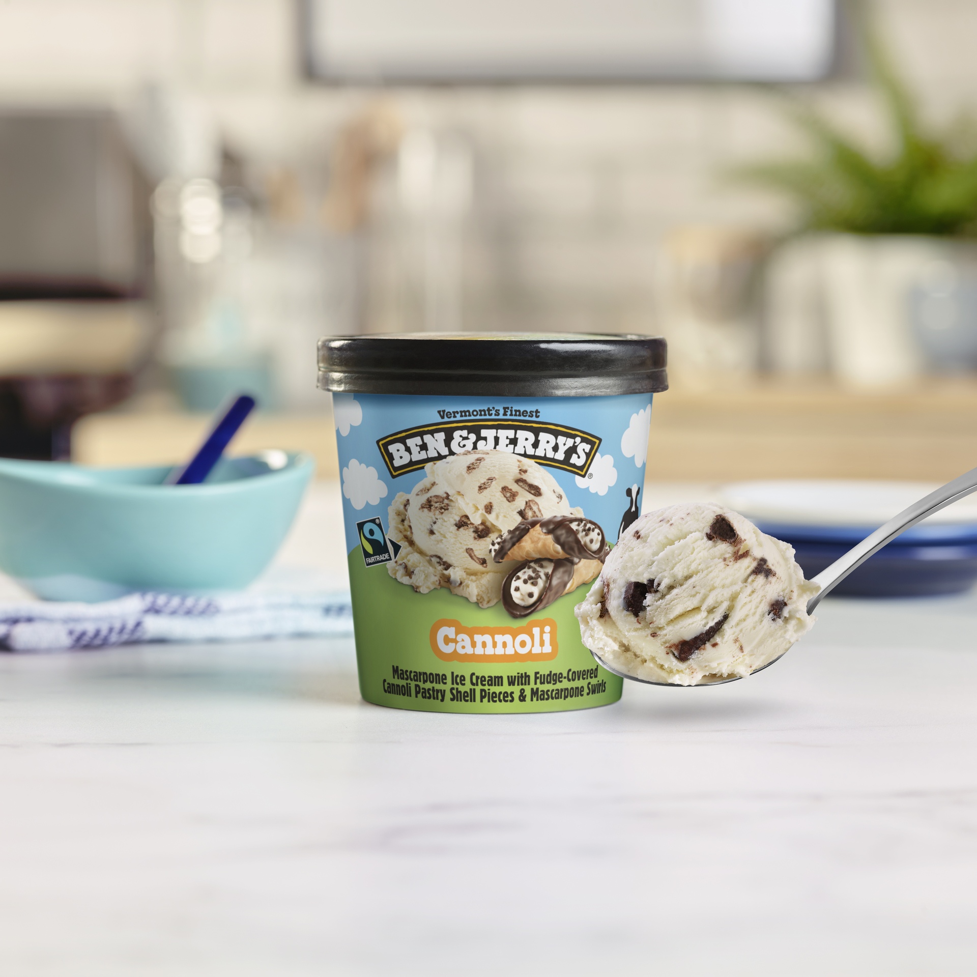 Cannoli Ice Cream - Pint 2 / 3