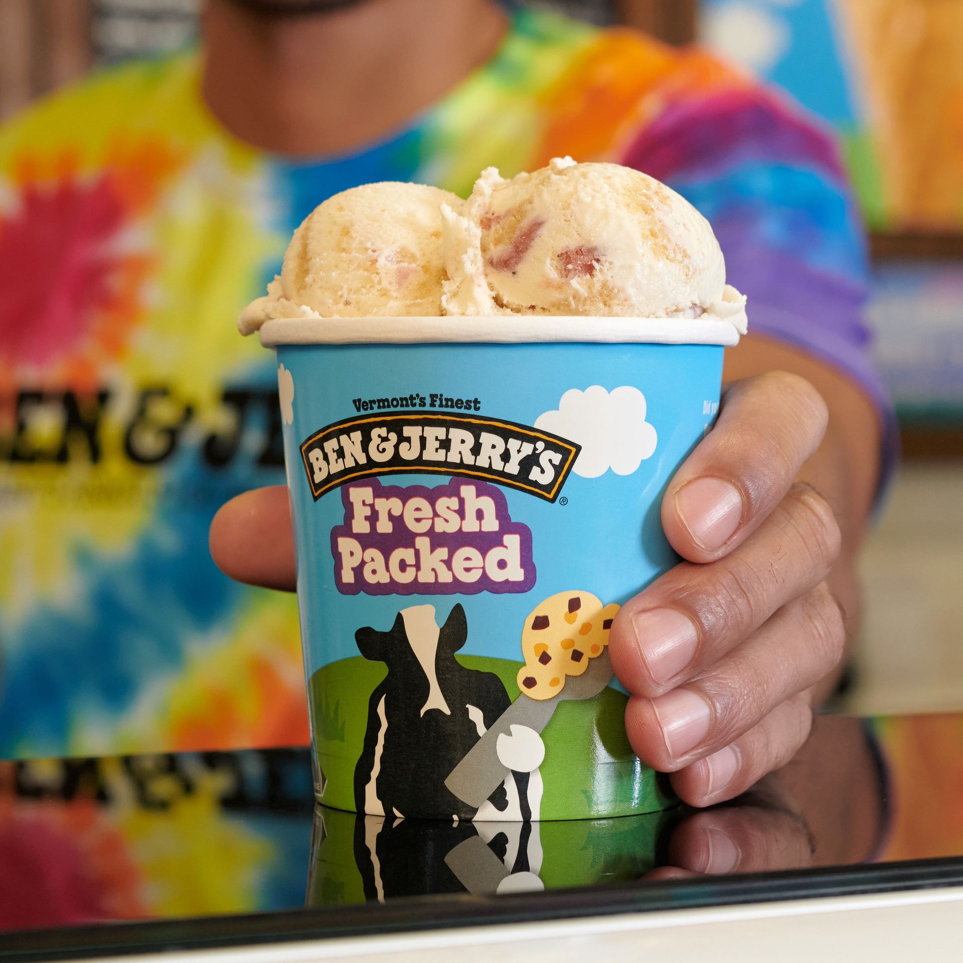 Strawberry Cheezecake Ice Cream - Bulk 2 / 3